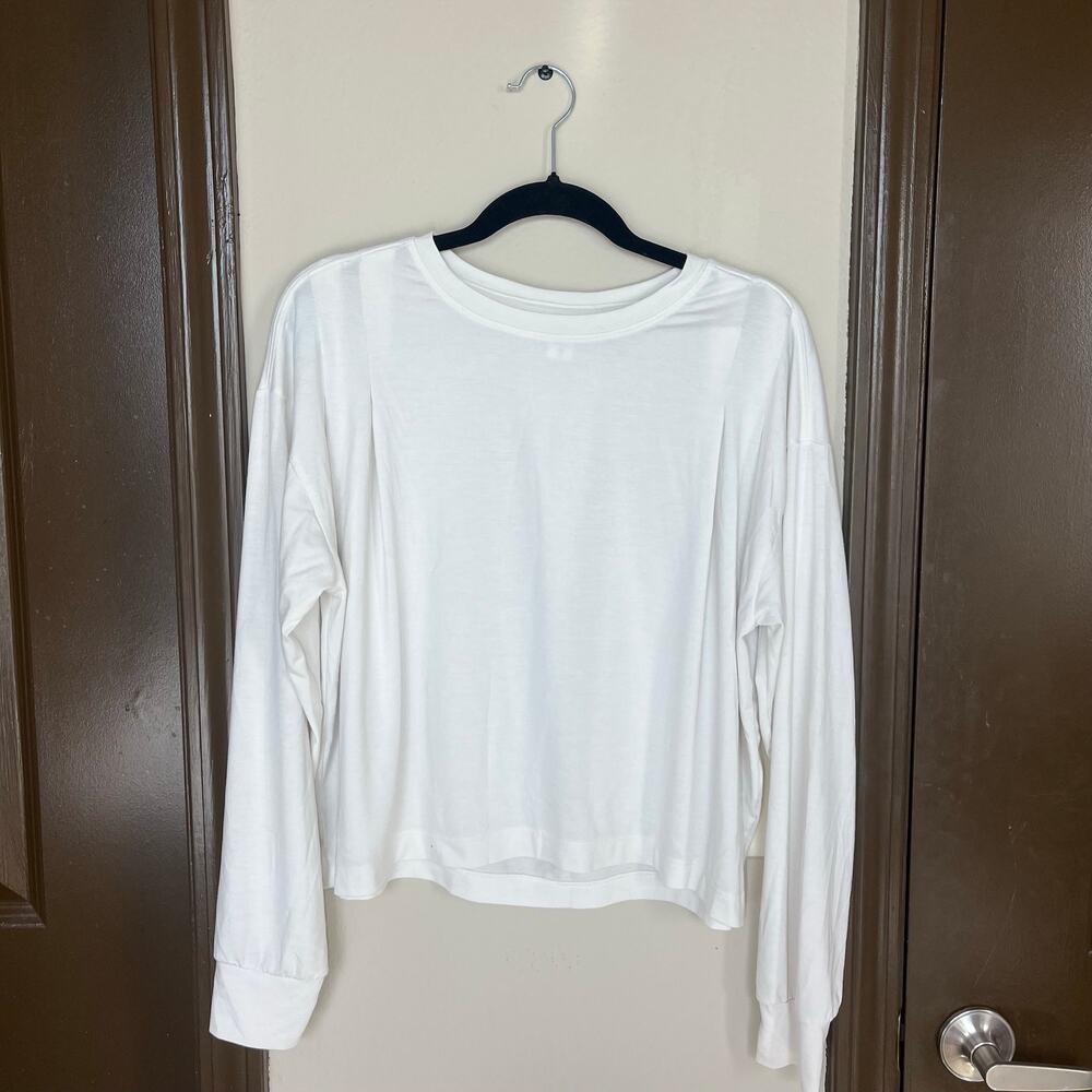 Athleta White Pleated Back Top XS Relaxed Fit Long Sleeve Athleisure Activewear